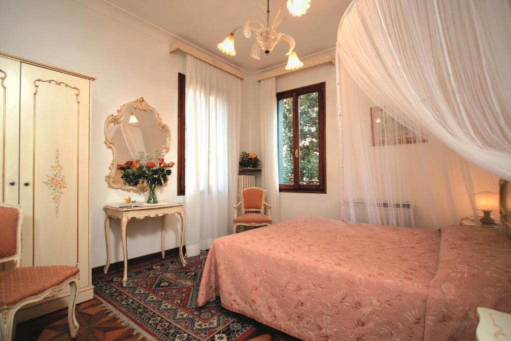 At Leonard Hotel Venecia